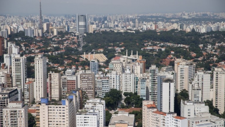 Céu nublado e pancadas de chuva marcam a previsão desta terça-feira