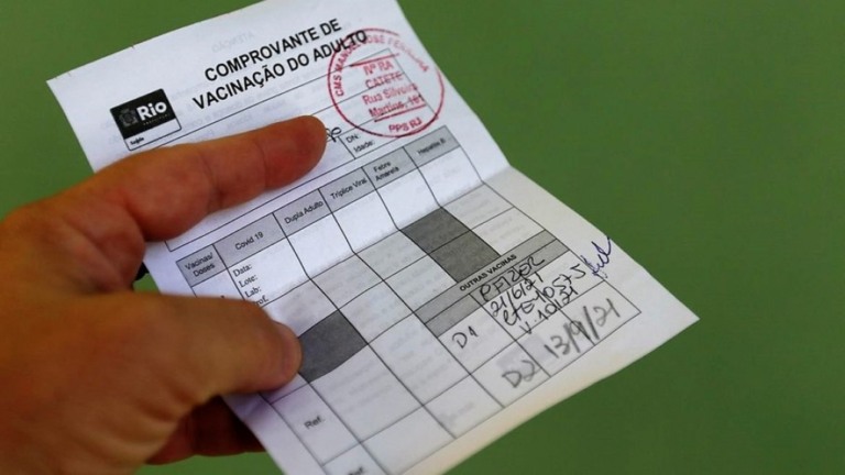 RJ: criminosos cobram R$ 500 em bitcoins para falsificar 'passaporte da vacina'