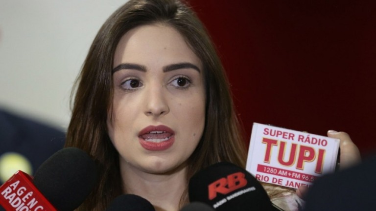 Patrícia Lélis mentiu sobre supostas ameaças de Eduardo Bolsonaro, diz polícia