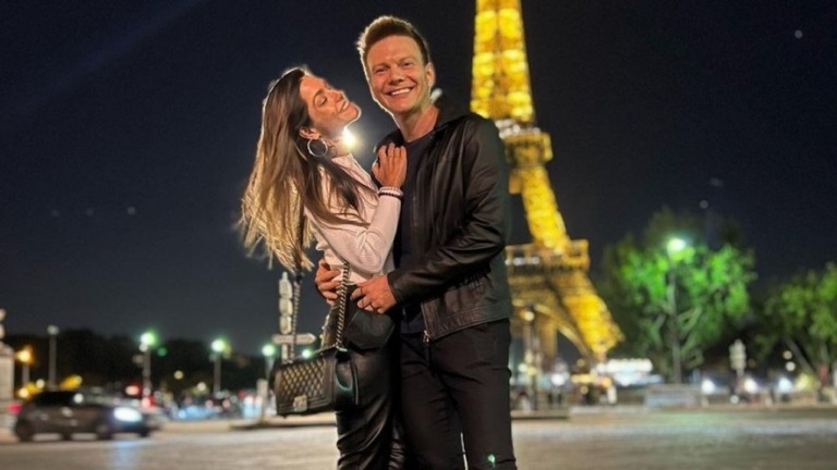 Michel Teló e Thais Fersoza celebram 7 anos de casados em Paris