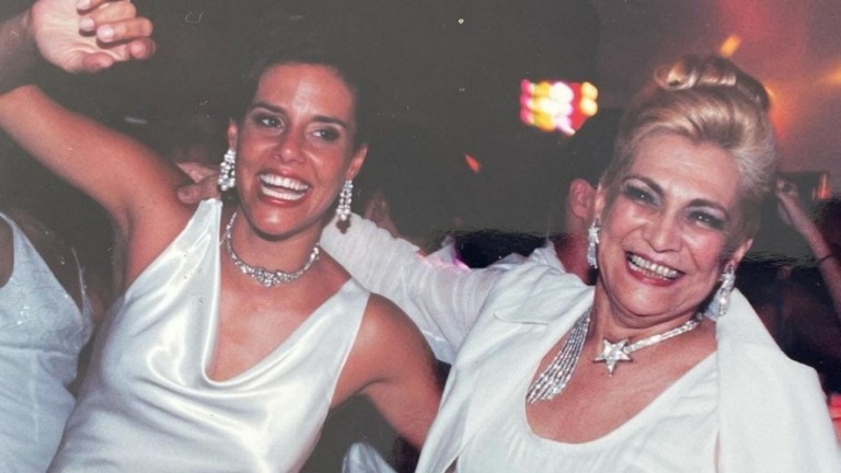 Narcisa relembra noite de festa com Hebe Camargo