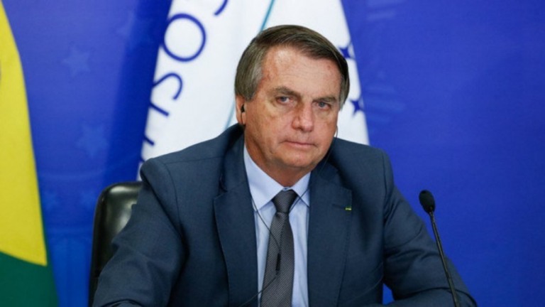 "Querem a volta da ideologia de gênero?", questiona Bolsonaro