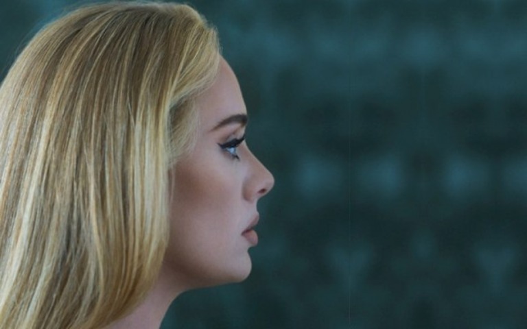 Adele anuncia o novo álbum "30" para novembro