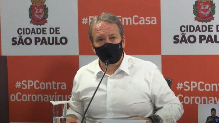 Máscara continuará obrigatória em locais abertos de São Paulo