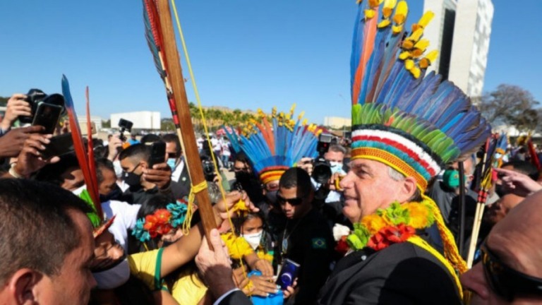 Bolsonaro é acusado de cometer crime contra a humanidade e indígenas pela OAB