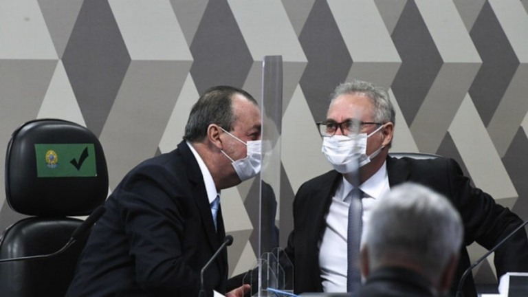 CPI vai pedir indiciamento de Bolsonaro por 11 crimes, diz Renan Calheiros