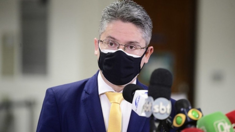 Alessandro Vieira protocola relatório paralelo ao de Renan; veja pontos listados