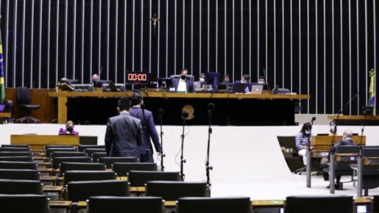 4 em cada 10 deputados federais do PSL vão mudar de legenda após fusão com o DEM