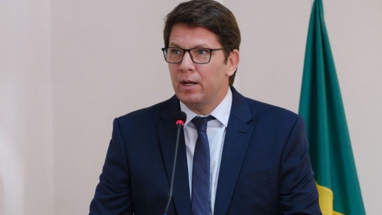 Mario Frias e auxiliares vão processar revista que os chamou de milicianos