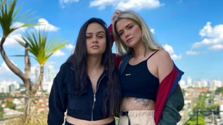 "Existe cura gay? To precisando, não aguento mais amar", diz Marcela Mc Gowan