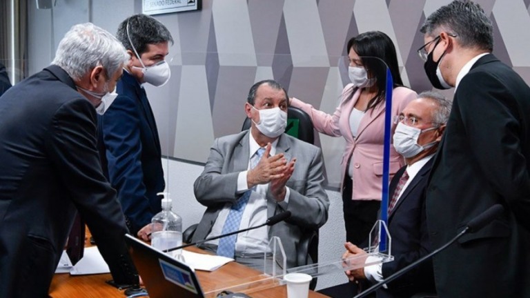Senadores da CPI criam roteiro para manter capital político após relatório final
