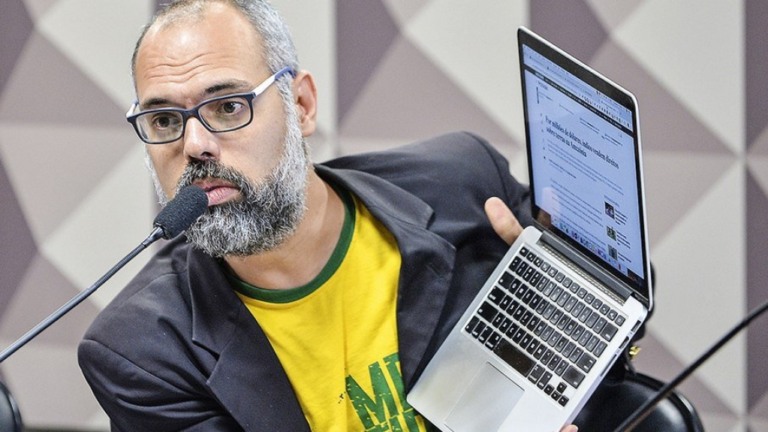 Allan dos Santos dribla bloqueio de Moraes e segue nas redes sociais