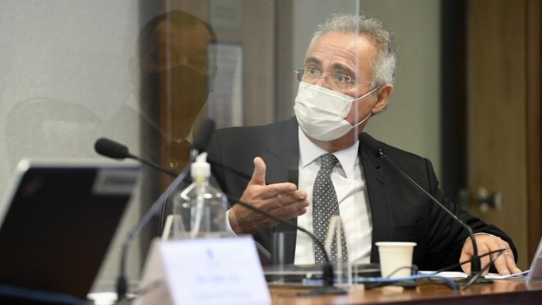 Bolsonaro não cumpriu seu dever, diz Renan sobre indicação ao crime de homicídio