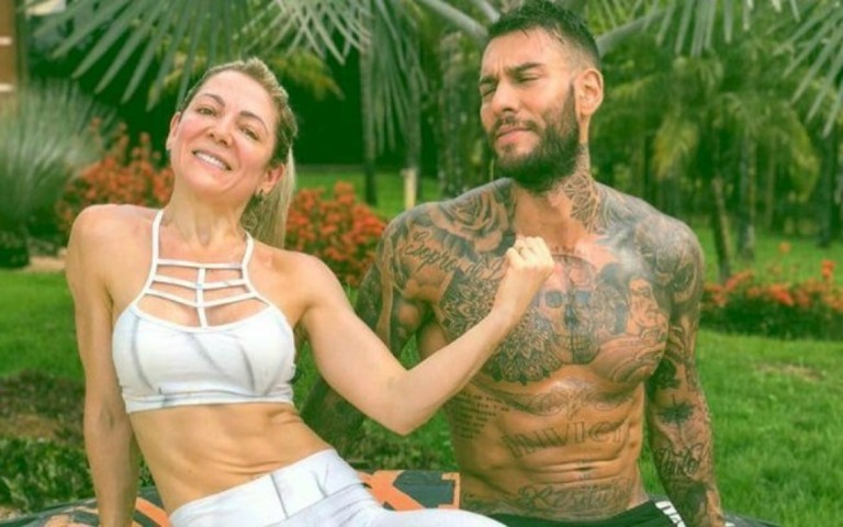Só de lingerie, mãe do cantor Lucas Lucco exibe corpão na web