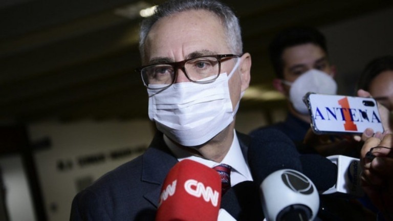 Renan afirma que 'debate deve ser público' após o vazamento do relatório da CPI