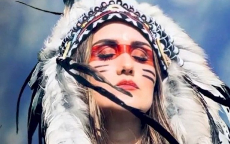 Dulce Maria anuncia novo álbum "Origen" e divulga capa
