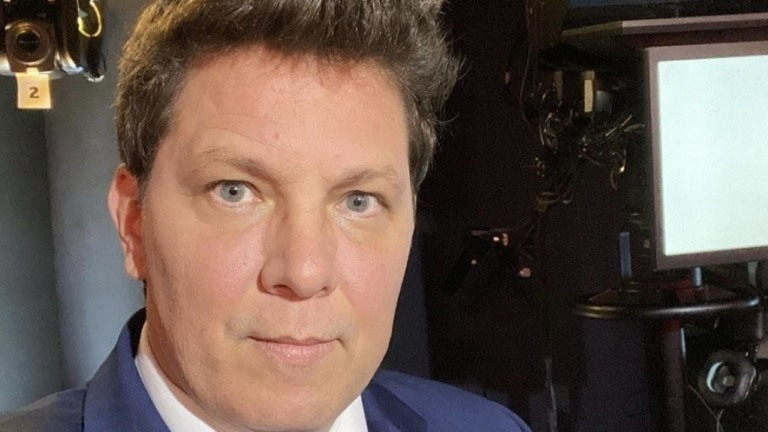 Após ser chamado de playboy e miliciano, Mario Frias vai processar Cacá Diegues