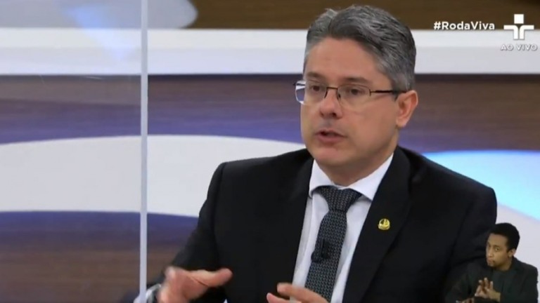 'Condenado a 50 ou a 150 anos, Bolsonaro é criminoso do mesmo jeito', diz Vieira