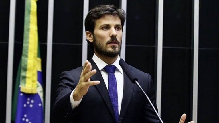 Relator do Auxílio Brasil acusa governo de usar benefício como obra eleitoreira