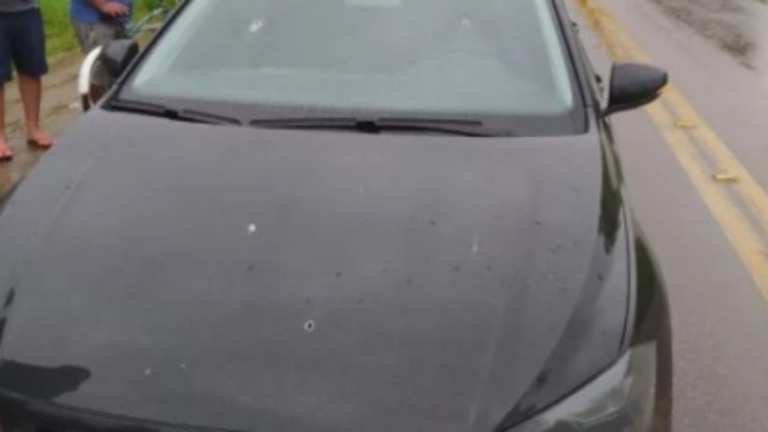 Carro de deputado federal é alvo de tiros no Rio de Janeiro