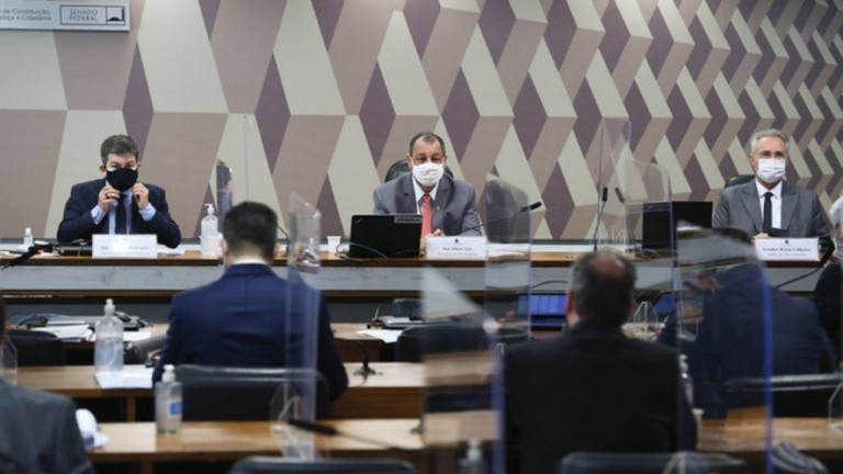 Ao vivo: CPI se reúne para ler relatório que pede indiciamento de Bolsonaro