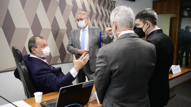 Leia a íntegra do relatório final da CPI da Covid entregue por Renan Calheiros