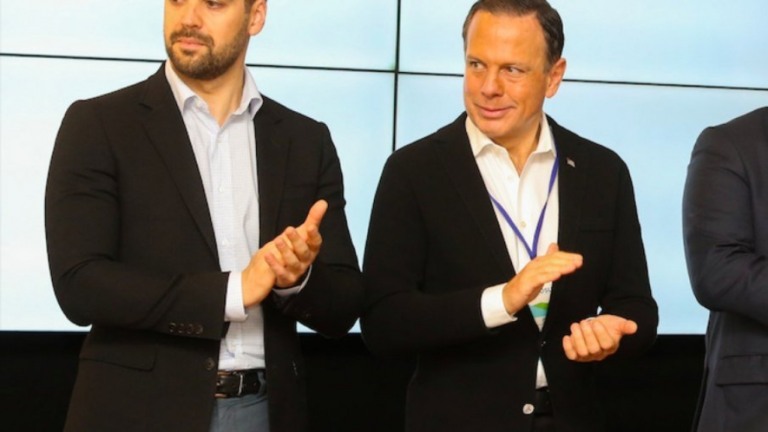 Equipe de Eduardo Leite acusa Doria de filiar prefeitos fora do prazo