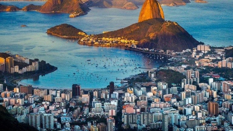 Rio: Paes prevê liberação de máscaras em locais fechados até 15 de novembro
