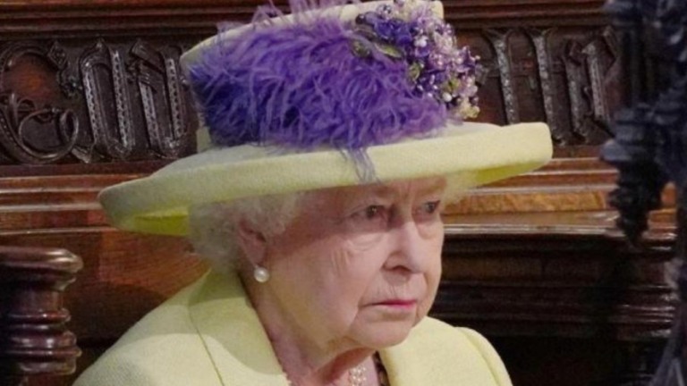 Rainha Elizabeth II é hospitalizada, segundo Palácio de Buckingham
