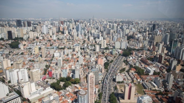 Sexta-feira ensolarada em São Paulo