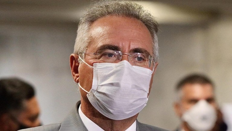 Calheiros considera incluir 10 novos pedidos de indiciamento; saiba de quem