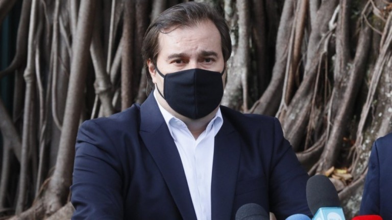 Maia diz que candidato de Centro deve mirar Bolsonaro: "Entrou no nosso eleitor"