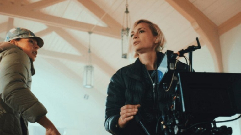 Quem era Halyna Hutchins, diretora morta por acidente em set por Alec Baldwin
