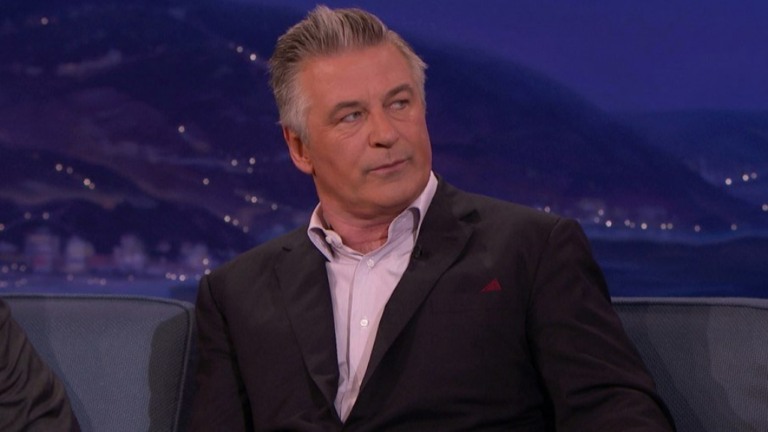 Após tiro, Alec Baldwin perguntou por que recebeu uma arma com munição