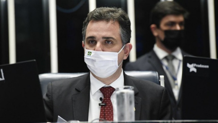 Renan e membros do PT articulam para que Pacheco seja vice de Lula, diz jornal