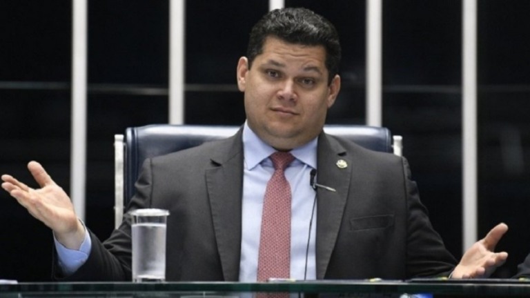 Alcolumbre teve quase 20% dos recursos do 'Orçamento Secreto', diz TV