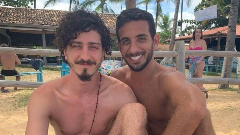 "História muito bonita", diz Johnny Massaro sobre relacionamento com namorado
