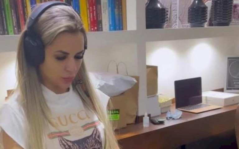 Deolane Bezerra fará festa milionária com Simone & Simaria