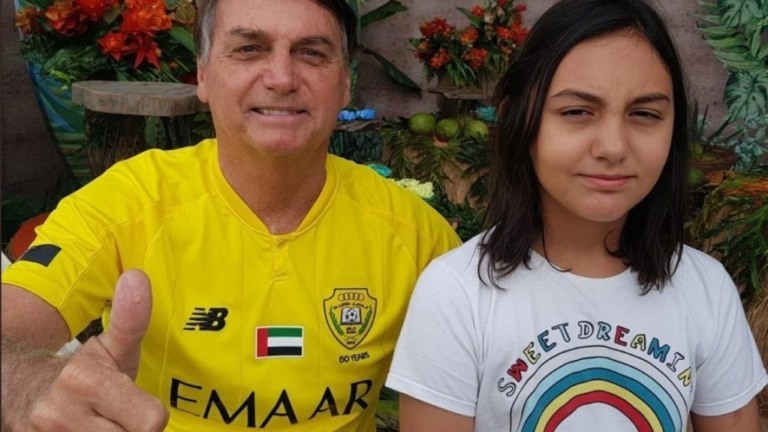 Filha de Bolsonaro entrará em colégio militar sem processo seletivo