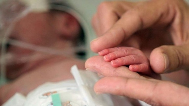 Redução na mortalidade infantil estanca e Brasil apresenta 'meia década perdida'