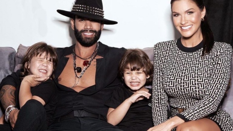 Gusttavo Lima e Andressa posam em família e fãs exaltam reconciliação