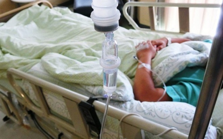 Covid-19: Americana vence luta recorde de 335 dias, segundo médicos