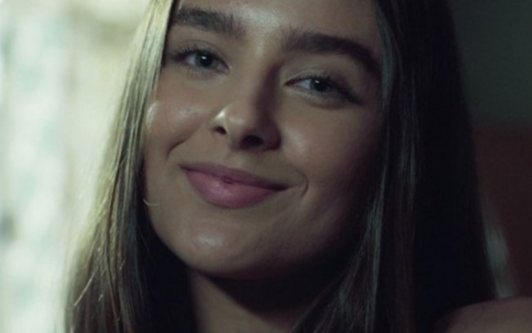 "Verdades Secretas 2": Nova Angel? Lara tem padrasto abusivo e sede de vingança