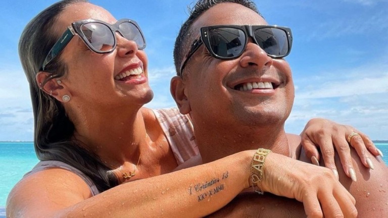 Carla Perez e Xanddy fazem tatuagem de casal; veja fotos Carla Perez e Xanddy fazem tatuagem de casal; veja fotos