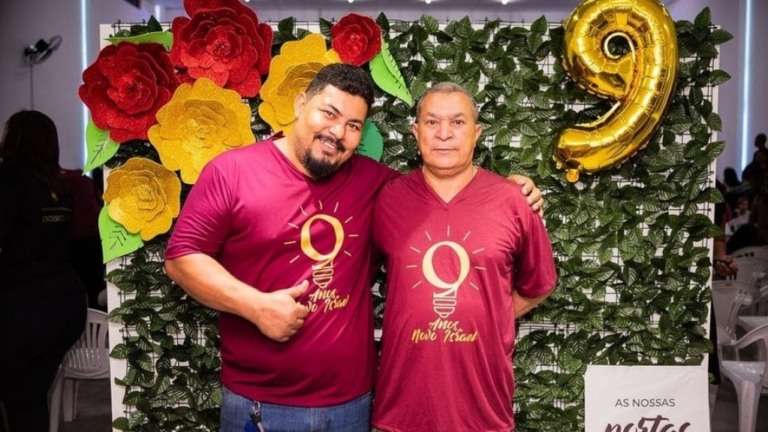 Pai morre 1 hora após saber que o filho faleceu durante culto religioso