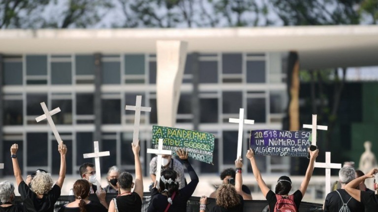 Brasil registra 160 mortes por covid-19 em 24h