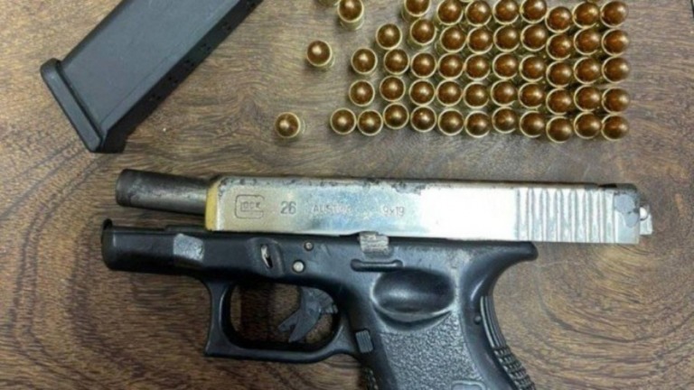Agentes encontram pistola e dispositivo para rajada em cela de presídio do Rio