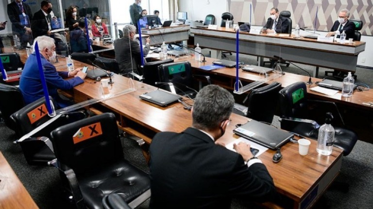 Relatório final da CPI da Covid amplia lista de indiciados para 80 nomes; veja