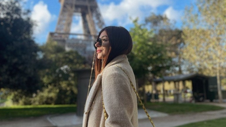 Yá Burihan abre álbum de fotos da viagem para Paris