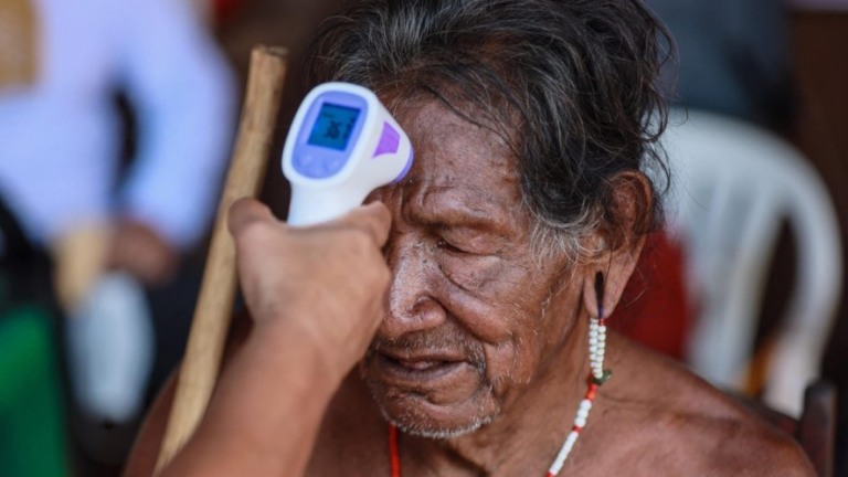 Brasil registra 433 mortes em 24h; média móvel indica estabilidade